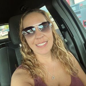 Meet your Posher, Angy